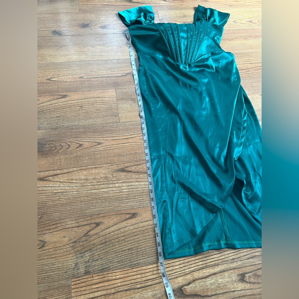 Green silk-like asymmetrical dress - Picture 4 of 4